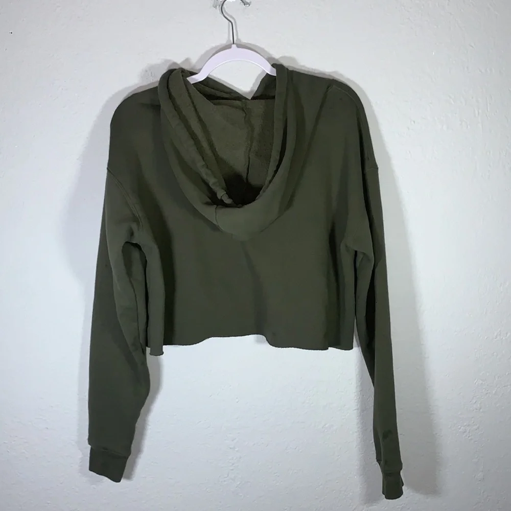 Wild Fable Olive Green Cropped Hoodie Raw Hem Athleisure Size Medium - Picture 10 of 12